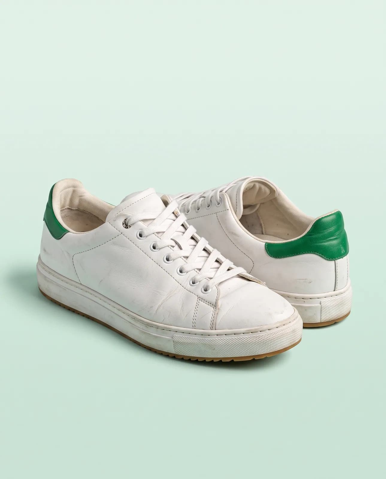 Sneakers in pelle bianca, tallone verde